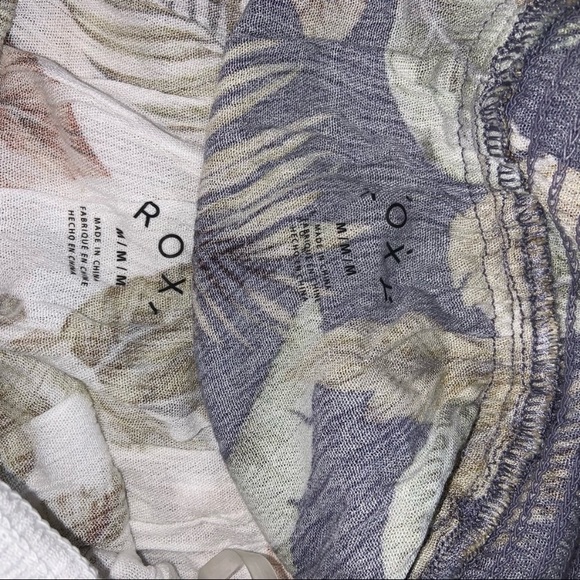 2 roxy tops NWt - Picture 10 of 10